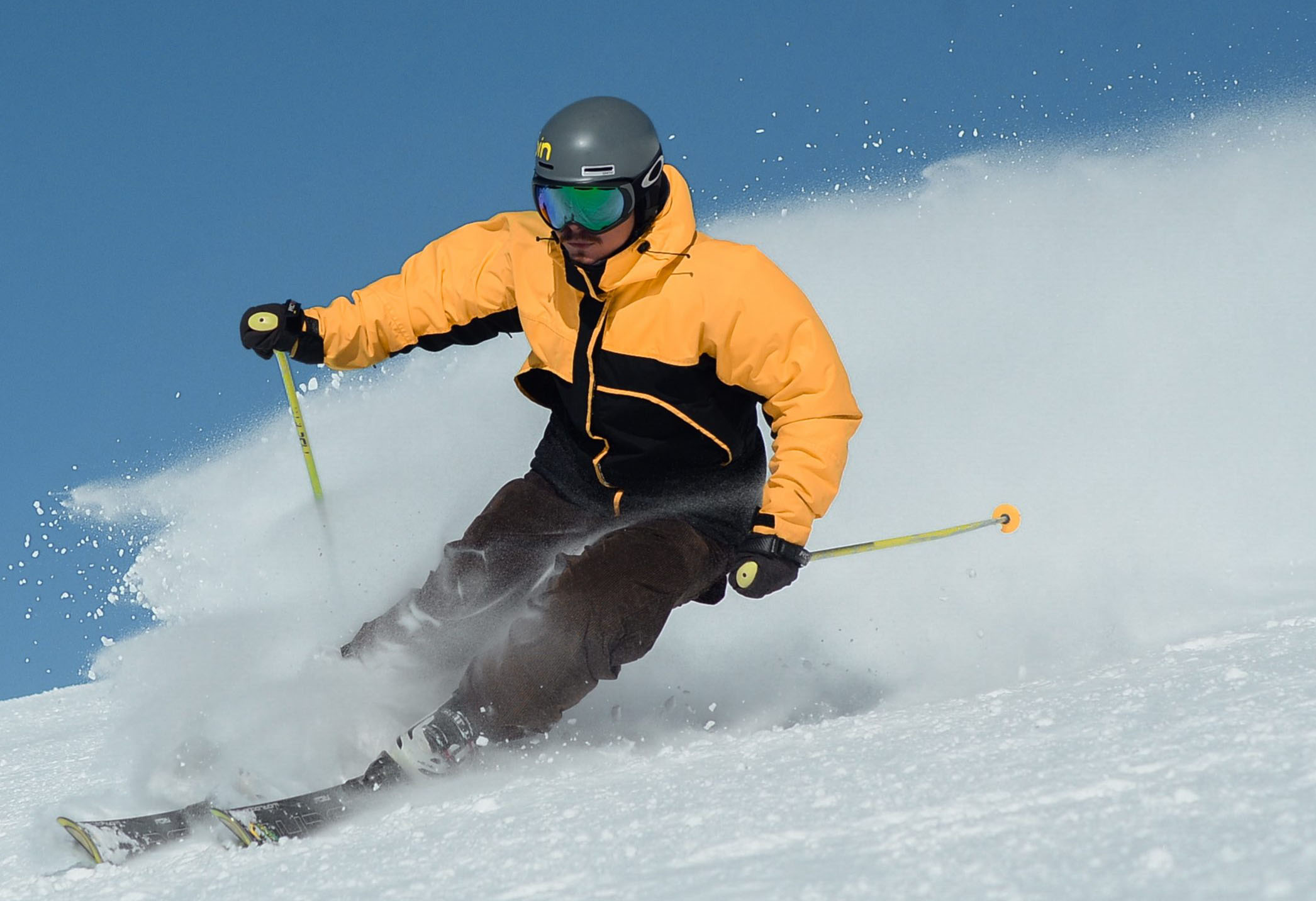 MayFlower Limo - Ice Skiing